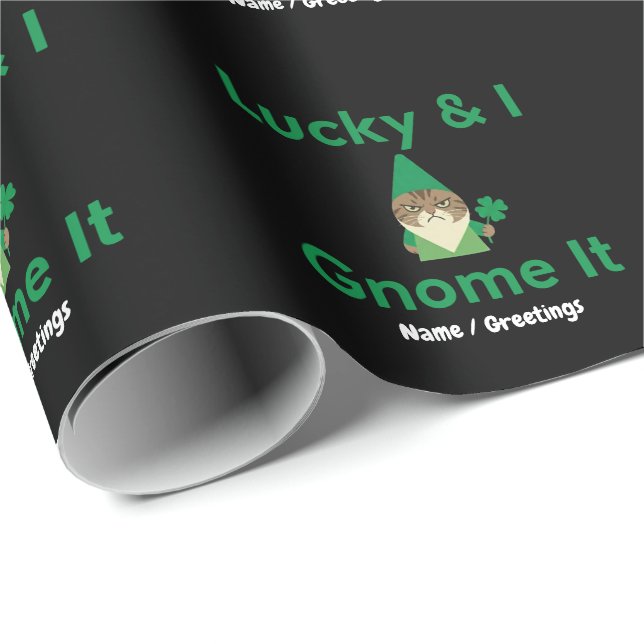  Lucky & I Gnome It Funny Sarcastic Cat St Patrick Geschenkpapier (Rolleneckpunkt)