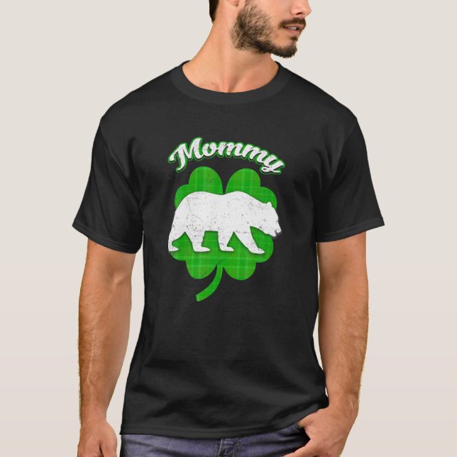Lucky Mama Bear Clover Irish Funny Matching St Pat T-Shirt (Vorderseite)