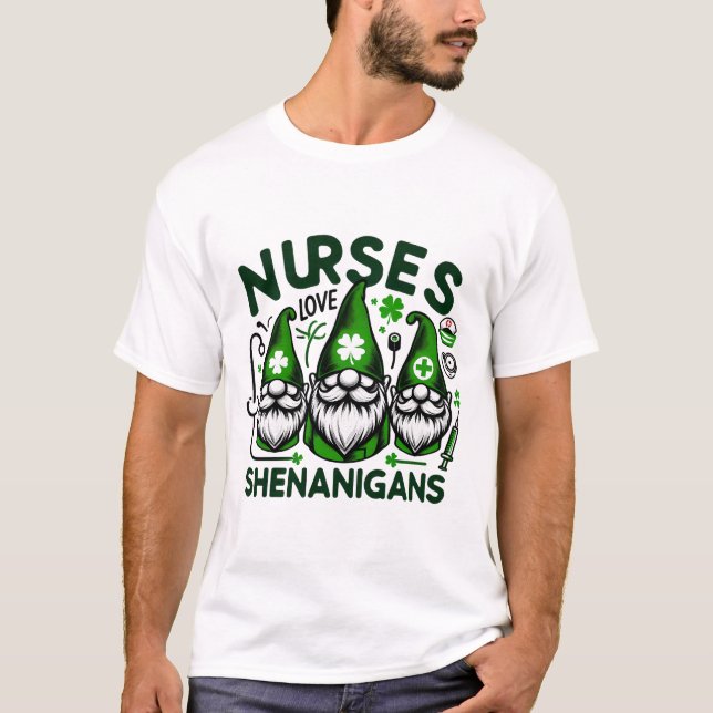 Lucky Nurse Gnomes - Shenanigans in Scrubs T-Shirt (Vorderseite)