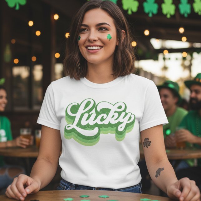 Lucky Retro Green und White St Patrick's Day T-Shirt (Lucky Retro Green And White St Patrick's Day T-Shirt)