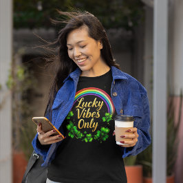 Lucky Vibes nur Kleeblatt irischer Regenbogen auf  T-Shirt
