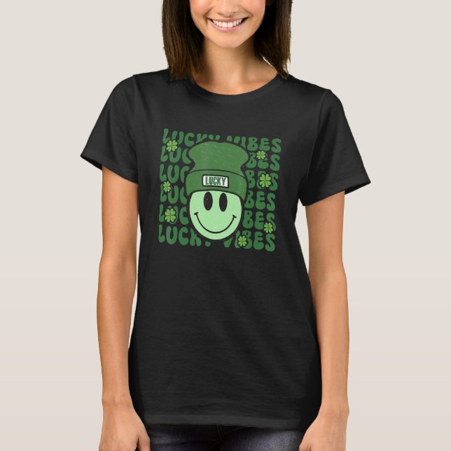 Lucky Vibes St. Patrick's Day Groovy Happy Face wi T-Shirt (Vorderseite)