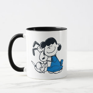 Lucy Hugging Snoopy Tasse