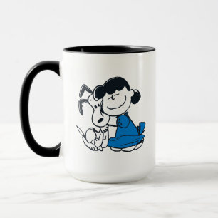 Lucy Hugging Snoopy Tasse