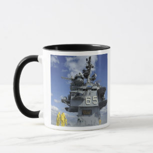 Luftabteilung Seeleute prüfen das Sprenger syste Tasse