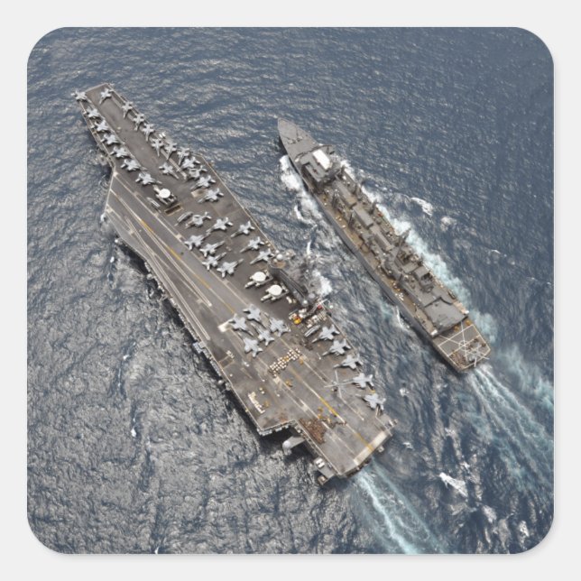 Luftaufnahme des Flugzeugträgers USS Ronald Reag Quadratischer Aufkleber (Vorderseite)
