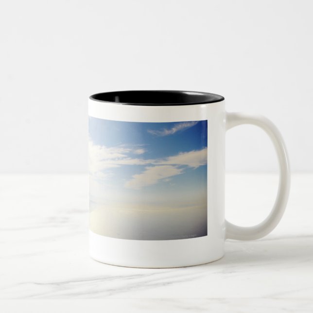 Luftaufnahme von Long Beach, Kalifornien Zweifarbige Tasse (Rechts)