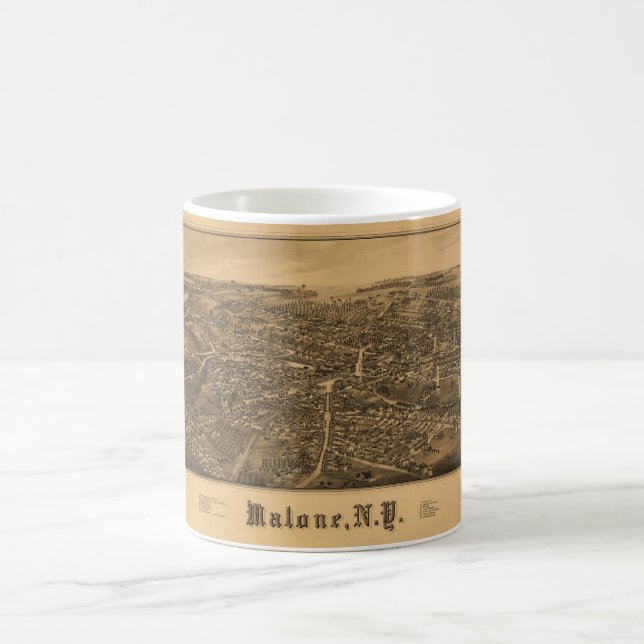 Luftaufnahme von Malone, New York (1886) Kaffeetasse (Mittel)