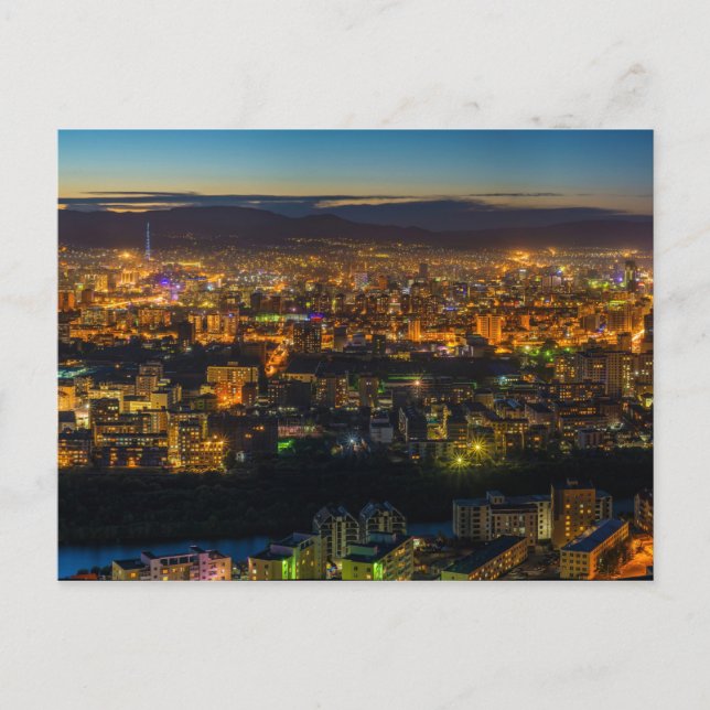 Luftaufnahme von Ulaanbaatar, Mongolei bei Dämmeru Postkarte (Vorderseite)