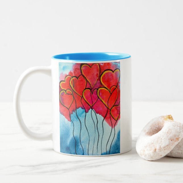 Luftballons des roten Herzens Valentine Zweifarbige Tasse (Mit Donut)