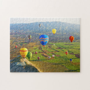 Luftballons oberhalb des Jigsaw-Puzzles