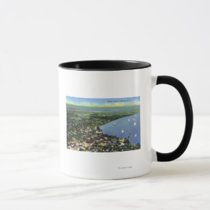 Luftbild der Stadt, Segelboote am See Tasse