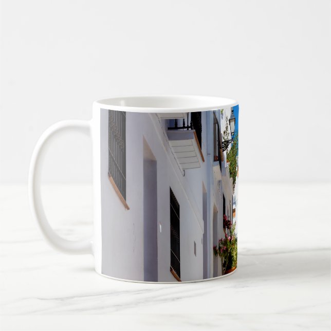 Luftbild der weißen Stadt Frigiliana bei sonnigen  Kaffeetasse (Links)