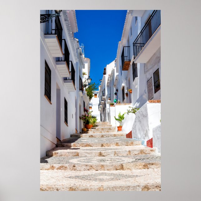 Luftbild der weißen Stadt Frigiliana bei sonnigen  Poster (Vorne)