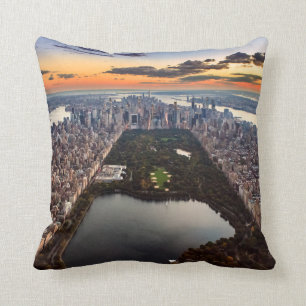 Luftbild des Central Park bei Sonnenuntergang Kissen