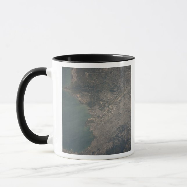 Luftbild des Gebiets Port-au-Prince in Haiti Tasse (Links)