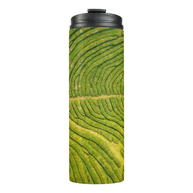Luftbild des grünen Freifeldes Thermosbecher (Vorderseite)