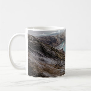 LUFTBILD EINER MIT NEBEL BEDECKTEN SEE KAFFEETASSE