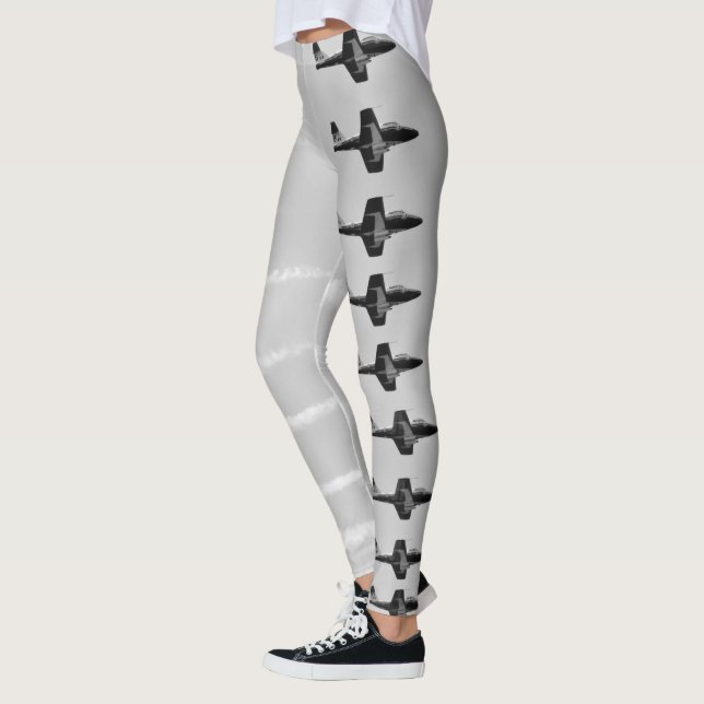 Luftfracht in der Formation Leggings (Links)