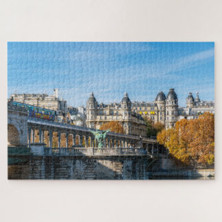 Luftmetro auf Pont de Bir-Hakeim - Paris, Frankrei