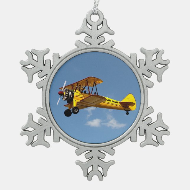Luftpostbiplane Schneeflocken Zinn-Ornament (Vorderseite)