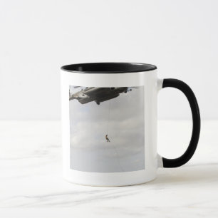Luftwaffe pararescuemen leiten einen Kampfeinsatz Tasse