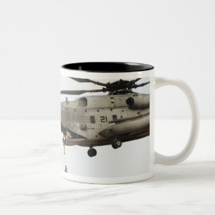 Luftwaffe pararescuemen leiten einen Kampfeinsatz Zweifarbige Tasse
