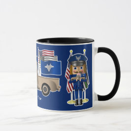Luftwaffenernährstoff mit wenig Militärfahrzeug Tasse
