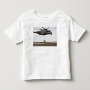 Luftwaffenparareskuemen führen Kampfeinsatz 3 Kleinkind T-shirt