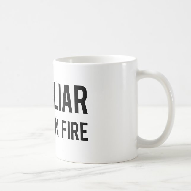 Lügner-Lügner-Hosen auf Feuer Kaffeetasse (Rechts)
