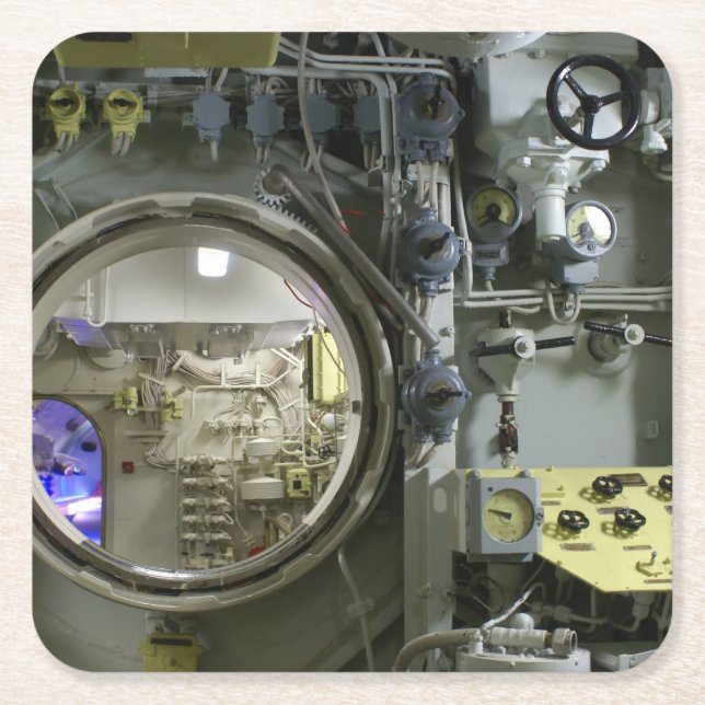 Luke auf einem alten Retro-U-Boot Rechteckiger Pappuntersetzer (Vorderseite)