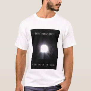 Lumière à l'extrémité du T-shirt de tunnel