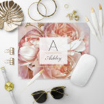 LUMINOUS ROSE Elegante Moderne Blumenmonogramm Mousepad<br><div class="desc">LUMINOUS ROSE Elegant Modern Floral Name Monogram Mouse Pad - Schenken Sie ein Geschenk, das mit diesem wunderschönen Mauskissen mit einem leuchtenden Bouquet aus rosa Rosen und Pony, über einem schönen rosa und blauen Aquarellhintergrund, sicherlich geschätzt wird. Eine elegante, weiße Siebschicht, die von einem äußeren Imitat umgeben ist, umrahmt von...</div>