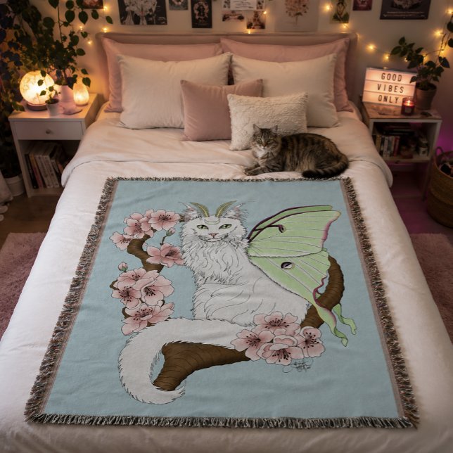 Luna Moth Moon White Cat Green Decke (Von Creator hochgeladen)