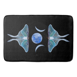 Luna Moth Triple Moon auf schwarz Badematte