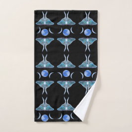 Luna Moth Triple Moon auf schwarz Handtuch