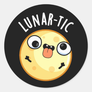 Lunar-tic Funny Astronomy Moon Pun Dark BG Runder Aufkleber