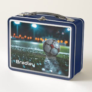 Lunch Box Boule de soccer sur le terrain humide vide