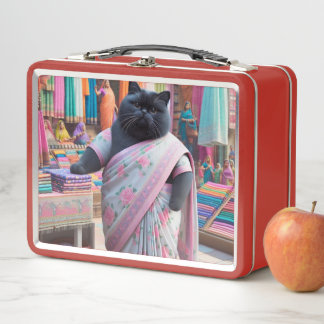 Lunch Box Cat vend des vêtements sur un marché indien