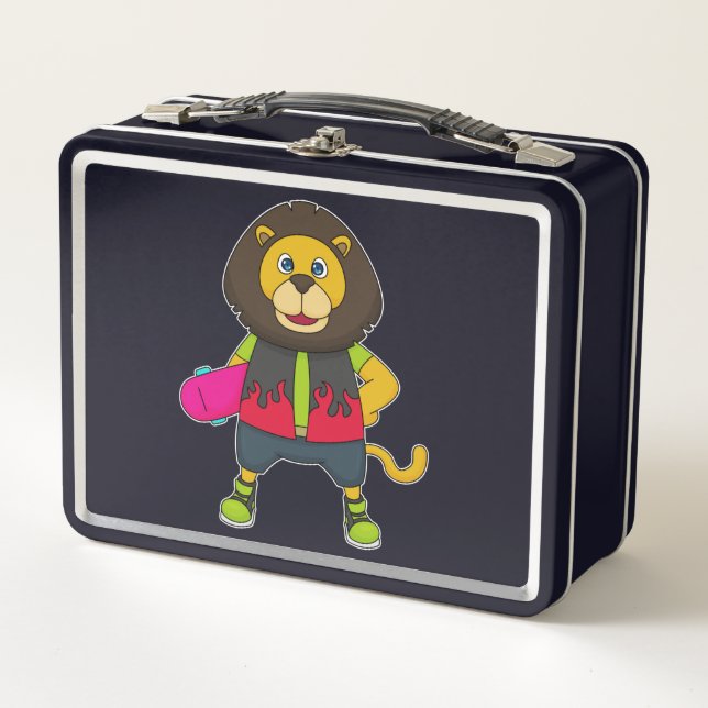 Lunch Box Lion as skater with skateboard (Devant)