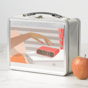 Lunch Box Main des femmes poussant le bouton snooze du révei