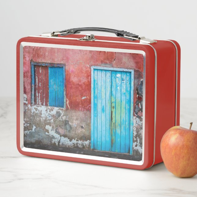 Lunch Box Mur, porte et fenêtre rouge, bleu et gris (En situation)