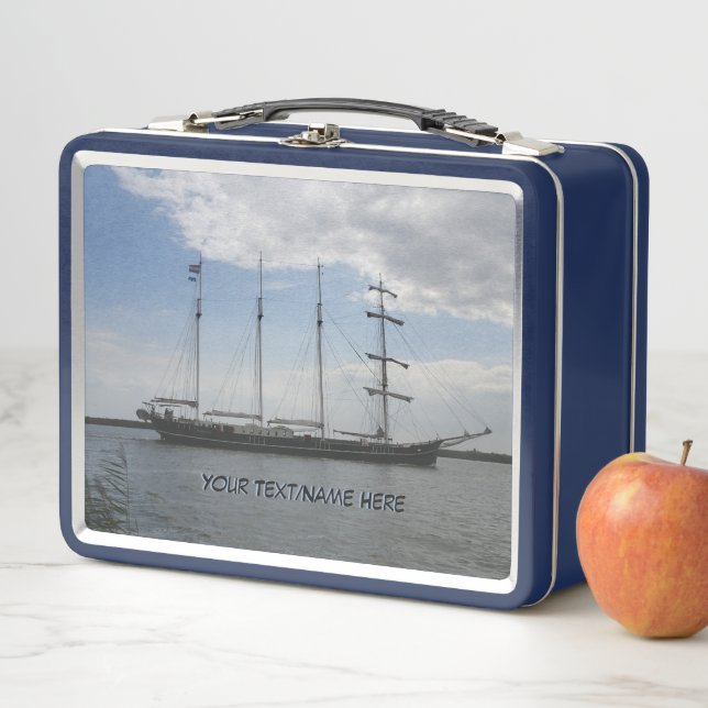 Lunch Box Quatre Poussières De Bateau Maître. Boîte de dialo (En situation)