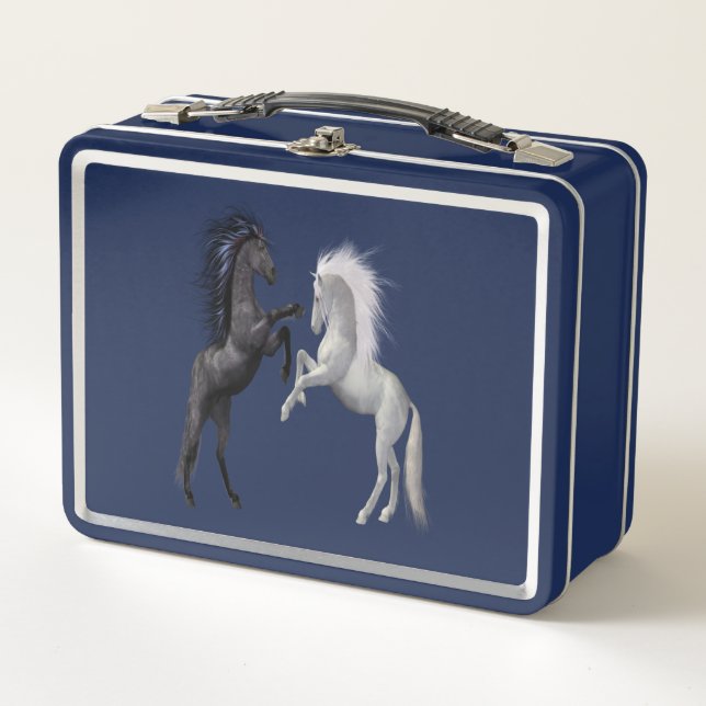Lunch Box Un cheval noir et blanc qui se bat (Devant)