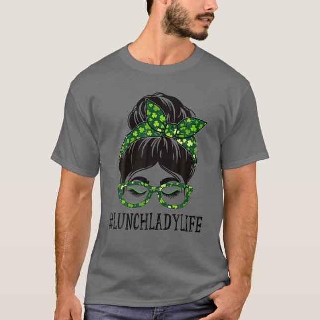 Lunch Lady Women Messy Bun St Patrick's Day Shamro T-Shirt (Vorderseite)