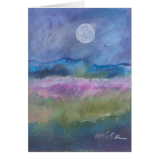 Lune au-dessus de champ de désert