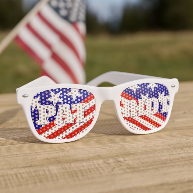 Lunettes De Fête Retro Drapeau américain des étoiles du Patriot (These sunglasses are guaranteed to make Uncle Sam himself do a double take!)