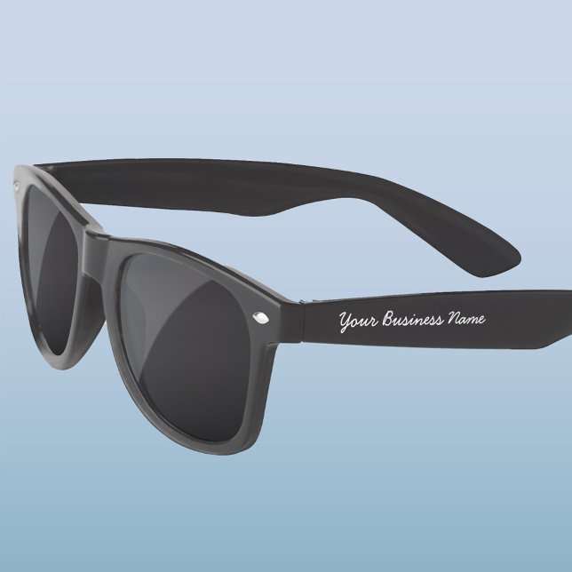 Lunettes de soleil de nom commercial promotionnell (Custom text business name promotional sunglasses.)