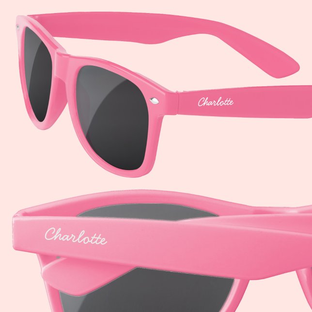 Lunettes De Soleil Texte du script de nom personnalisé (Personalized script custom name sunglasses in pink, or your choice of color)