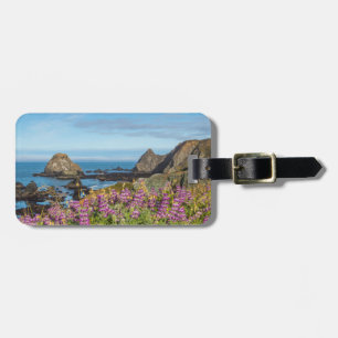 Lupinen-Wildblumen bedecken die Hügel Gepäckanhänger